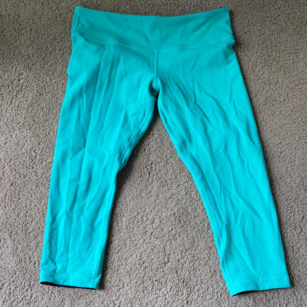 Reversible teal/black Wunder Unders